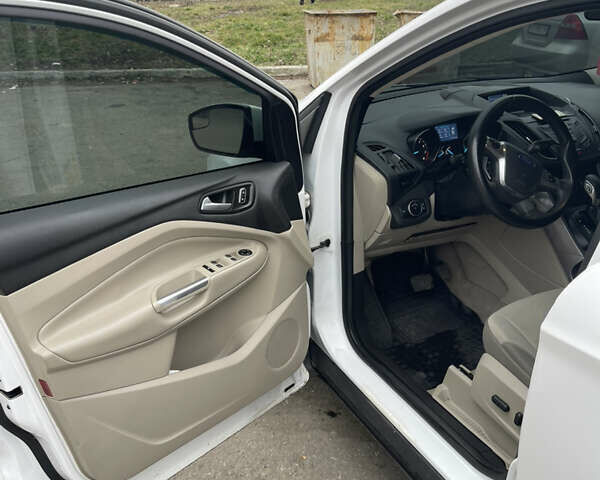 Белый Форд Эскейп, объемом двигателя 1.6 л и пробегом 236 тыс. км за 8200 $, фото 7 на Automoto.ua