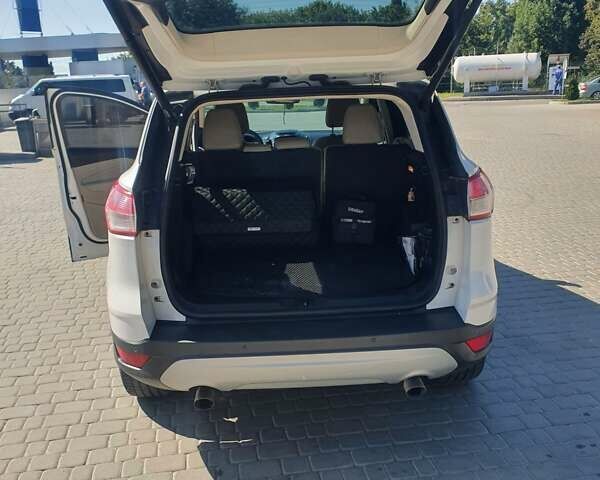 Белый Форд Эскейп, объемом двигателя 2 л и пробегом 113 тыс. км за 14000 $, фото 14 на Automoto.ua