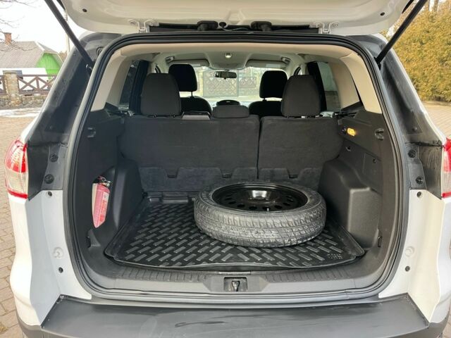 Белый Форд Эскейп, объемом двигателя 2.5 л и пробегом 230 тыс. км за 11450 $, фото 7 на Automoto.ua