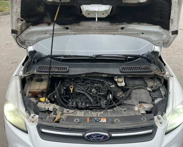 Белый Форд Эскейп, объемом двигателя 1.6 л и пробегом 236 тыс. км за 8200 $, фото 17 на Automoto.ua