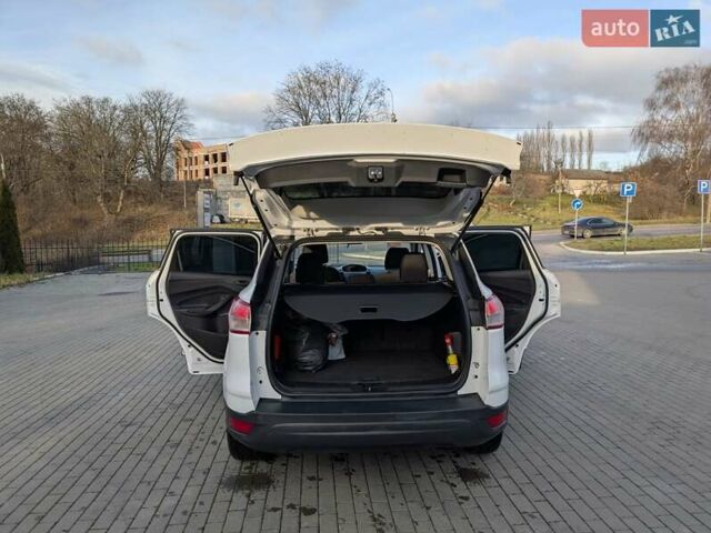 Белый Форд Эскейп, объемом двигателя 2.49 л и пробегом 208 тыс. км за 10800 $, фото 14 на Automoto.ua