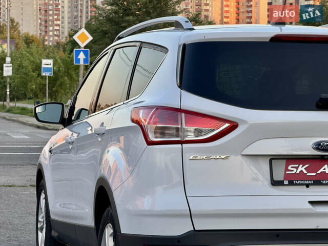 Белый Форд Эскейп, объемом двигателя 1.6 л и пробегом 212 тыс. км за 10700 $, фото 68 на Automoto.ua