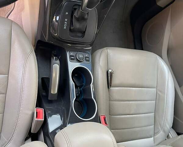 Белый Форд Эскейп, объемом двигателя 1.6 л и пробегом 100 тыс. км за 12200 $, фото 7 на Automoto.ua