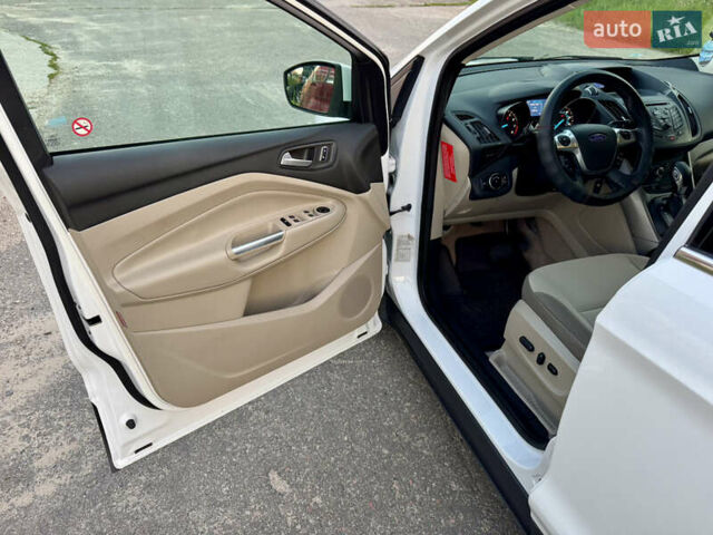 Белый Форд Эскейп, объемом двигателя 1.6 л и пробегом 212 тыс. км за 10700 $, фото 16 на Automoto.ua