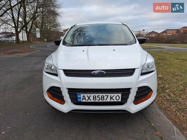 Белый Форд Эскейп, объемом двигателя 2.49 л и пробегом 140 тыс. км за 11000 $, фото 1 на Automoto.ua