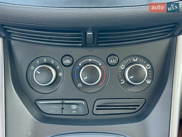 Белый Форд Эскейп, объемом двигателя 1.6 л и пробегом 212 тыс. км за 10700 $, фото 47 на Automoto.ua