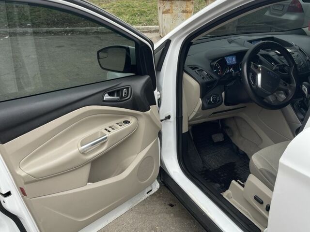 Белый Форд Эскейп, объемом двигателя 1.6 л и пробегом 236 тыс. км за 8200 $, фото 7 на Automoto.ua