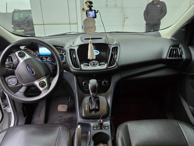 Білий Форд Ескейп, об'ємом двигуна 2.5 л та пробігом 160 тис. км за 13000 $, фото 6 на Automoto.ua