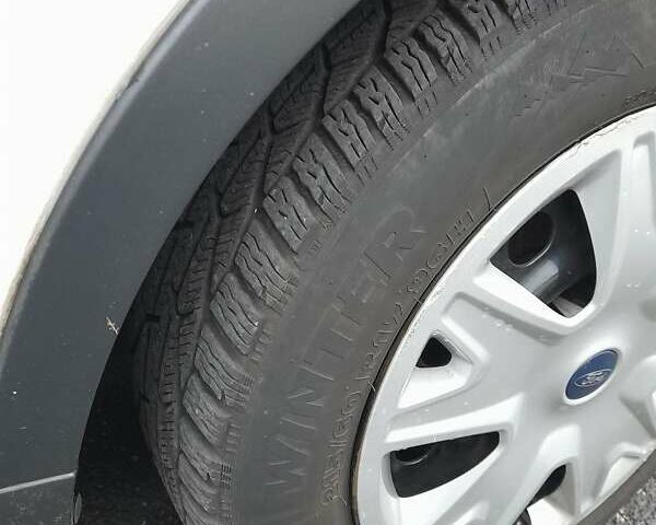 Белый Форд Эскейп, объемом двигателя 2.49 л и пробегом 140 тыс. км за 11000 $, фото 11 на Automoto.ua