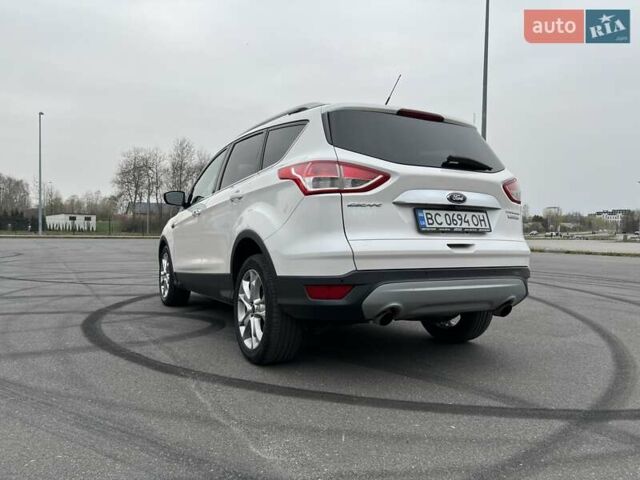 Белый Форд Эскейп, объемом двигателя 2 л и пробегом 182 тыс. км за 12400 $, фото 5 на Automoto.ua