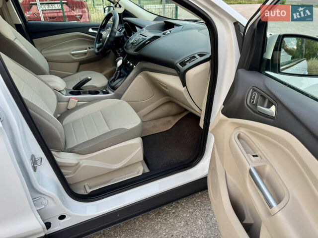 Белый Форд Эскейп, объемом двигателя 1.6 л и пробегом 212 тыс. км за 10700 $, фото 38 на Automoto.ua