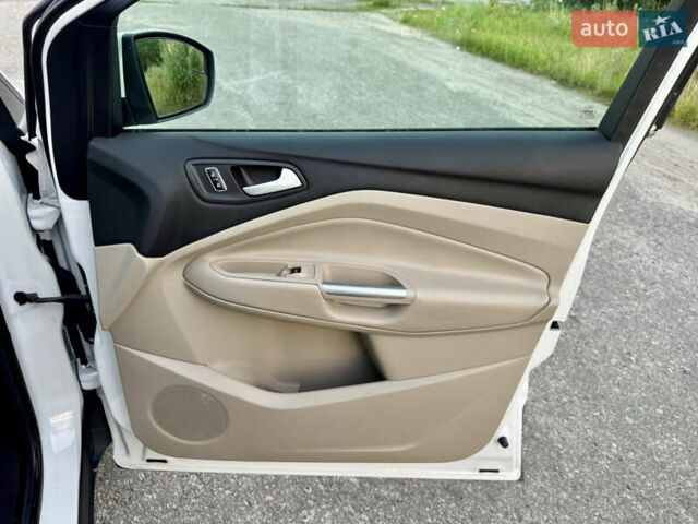 Белый Форд Эскейп, объемом двигателя 1.6 л и пробегом 212 тыс. км за 10700 $, фото 35 на Automoto.ua