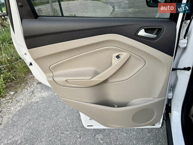 Белый Форд Эскейп, объемом двигателя 1.6 л и пробегом 212 тыс. км за 10700 $, фото 25 на Automoto.ua