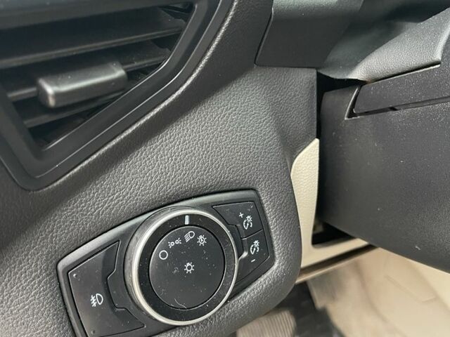 Белый Форд Эскейп, объемом двигателя 1.6 л и пробегом 236 тыс. км за 8200 $, фото 15 на Automoto.ua