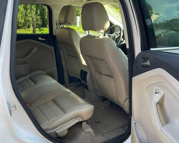 Белый Форд Эскейп, объемом двигателя 1.6 л и пробегом 100 тыс. км за 12200 $, фото 8 на Automoto.ua