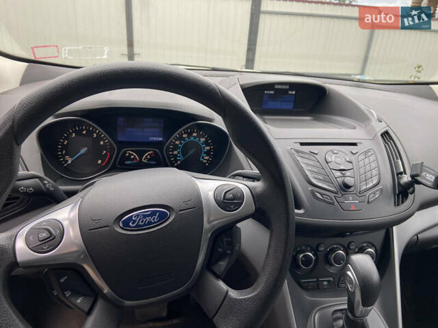 Белый Форд Эскейп, объемом двигателя 1.6 л и пробегом 178 тыс. км за 8999 $, фото 6 на Automoto.ua