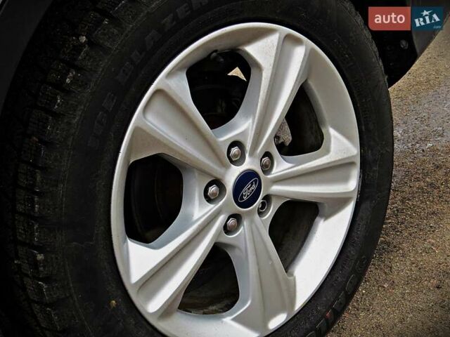 Белый Форд Эскейп, объемом двигателя 1.6 л и пробегом 212 тыс. км за 10500 $, фото 4 на Automoto.ua
