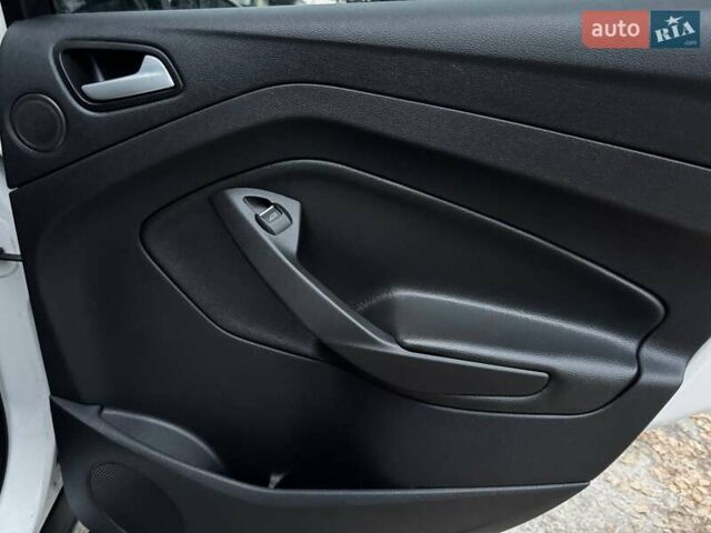 Белый Форд Эскейп, объемом двигателя 1.6 л и пробегом 138 тыс. км за 11450 $, фото 33 на Automoto.ua