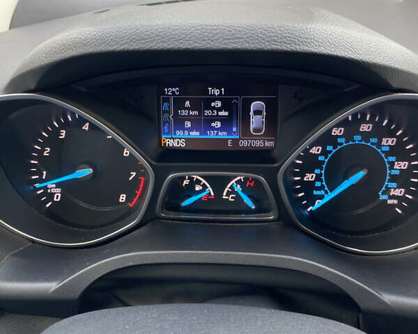 Белый Форд Эскейп, объемом двигателя 2 л и пробегом 97 тыс. км за 12900 $, фото 6 на Automoto.ua