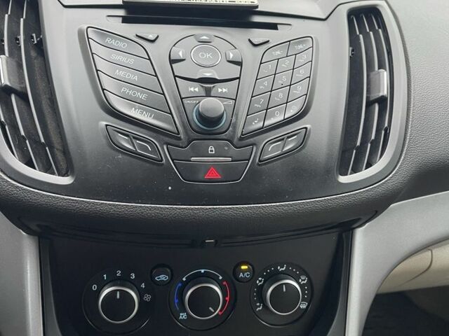 Белый Форд Эскейп, объемом двигателя 1.6 л и пробегом 236 тыс. км за 8200 $, фото 16 на Automoto.ua