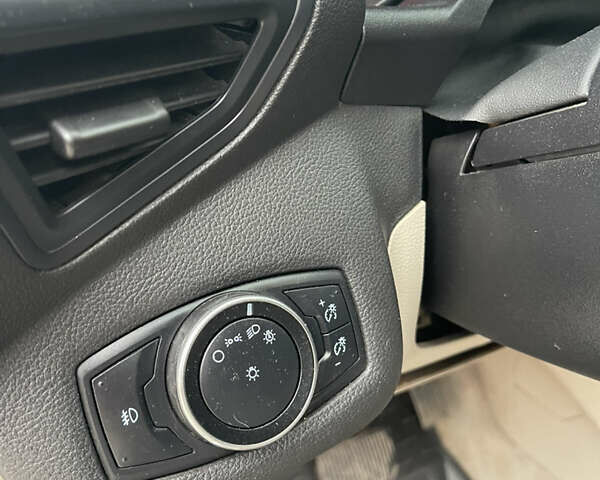 Белый Форд Эскейп, объемом двигателя 1.6 л и пробегом 236 тыс. км за 8200 $, фото 12 на Automoto.ua