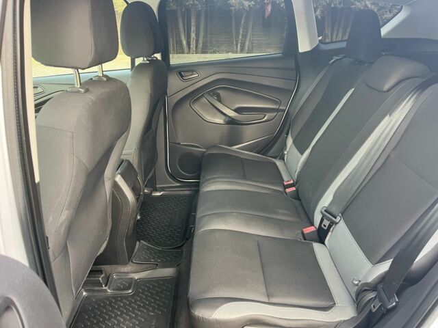 Белый Форд Эскейп, объемом двигателя 2.5 л и пробегом 230 тыс. км за 11450 $, фото 6 на Automoto.ua