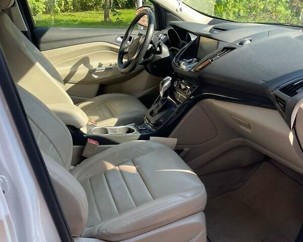 Белый Форд Эскейп, объемом двигателя 1.6 л и пробегом 100 тыс. км за 12200 $, фото 10 на Automoto.ua