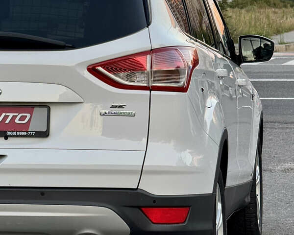 Белый Форд Эскейп, объемом двигателя 1.6 л и пробегом 212 тыс. км за 10700 $, фото 73 на Automoto.ua