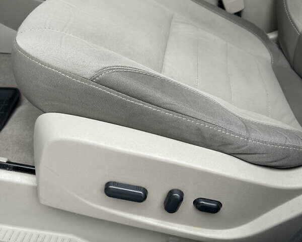 Белый Форд Эскейп, объемом двигателя 1.6 л и пробегом 236 тыс. км за 8200 $, фото 11 на Automoto.ua