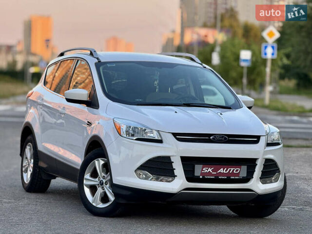 Белый Форд Эскейп, объемом двигателя 1.6 л и пробегом 212 тыс. км за 10700 $, фото 4 на Automoto.ua