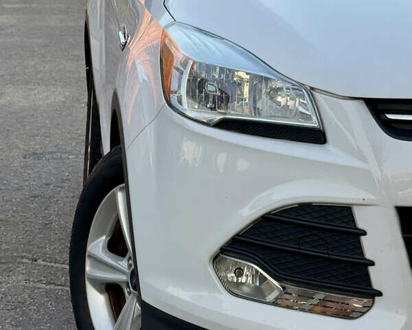 Белый Форд Эскейп, объемом двигателя 1.6 л и пробегом 212 тыс. км за 10700 $, фото 61 на Automoto.ua