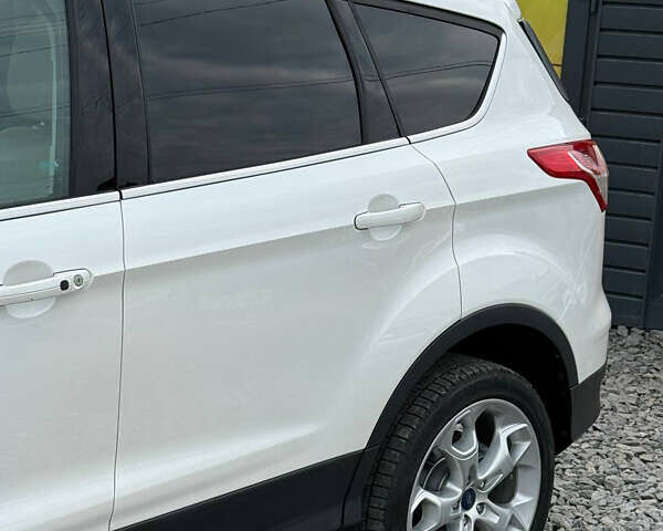 Белый Форд Эскейп, объемом двигателя 2 л и пробегом 179 тыс. км за 12600 $, фото 14 на Automoto.ua