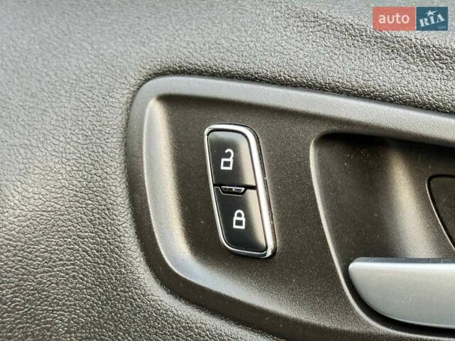 Белый Форд Эскейп, объемом двигателя 2 л и пробегом 140 тыс. км за 11400 $, фото 56 на Automoto.ua