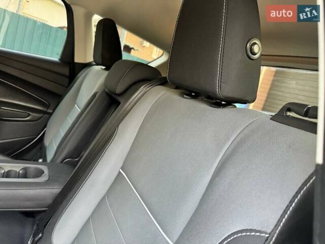 Белый Форд Эскейп, объемом двигателя 2 л и пробегом 140 тыс. км за 11400 $, фото 39 на Automoto.ua