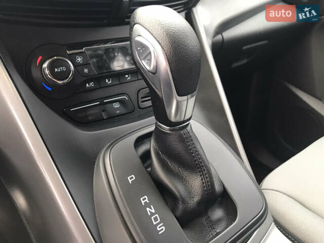 Белый Форд Эскейп, объемом двигателя 2 л и пробегом 185 тыс. км за 12800 $, фото 13 на Automoto.ua