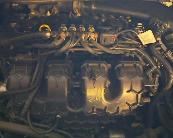 Белый Форд Эскейп, объемом двигателя 2 л и пробегом 121 тыс. км за 14600 $, фото 5 на Automoto.ua