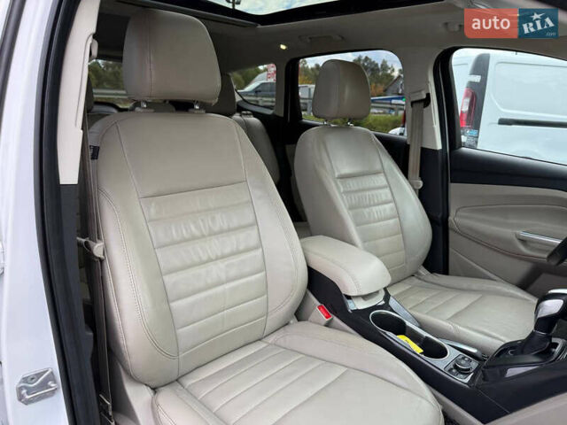 Белый Форд Эскейп, объемом двигателя 2 л и пробегом 179 тыс. км за 12600 $, фото 35 на Automoto.ua