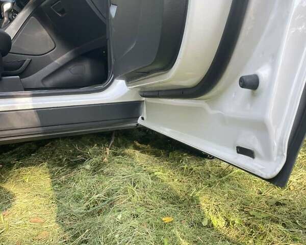 Белый Форд Эскейп, объемом двигателя 2.5 л и пробегом 99 тыс. км за 12800 $, фото 10 на Automoto.ua