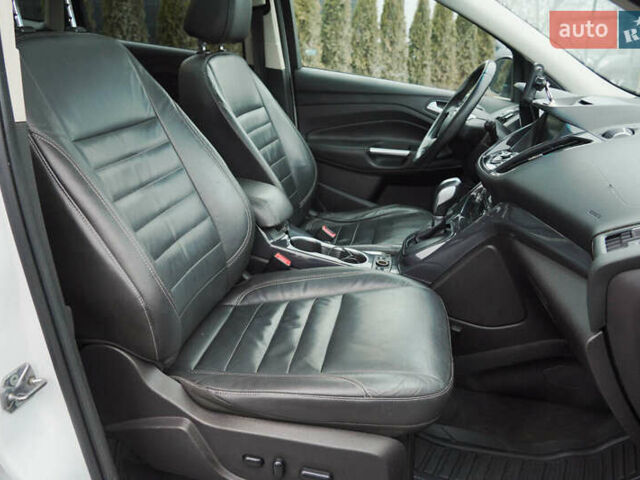 Белый Форд Эскейп, объемом двигателя 2 л и пробегом 180 тыс. км за 11600 $, фото 40 на Automoto.ua