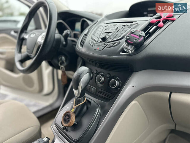 Белый Форд Эскейп, объемом двигателя 2 л и пробегом 183 тыс. км за 11800 $, фото 28 на Automoto.ua