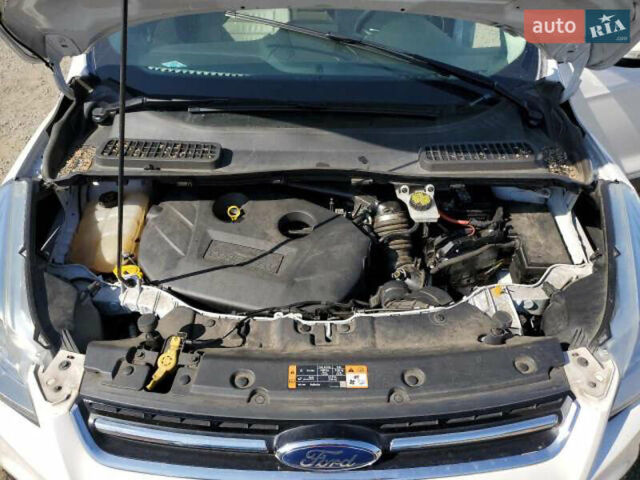 Белый Форд Эскейп, объемом двигателя 2 л и пробегом 125 тыс. км за 12500 $, фото 12 на Automoto.ua