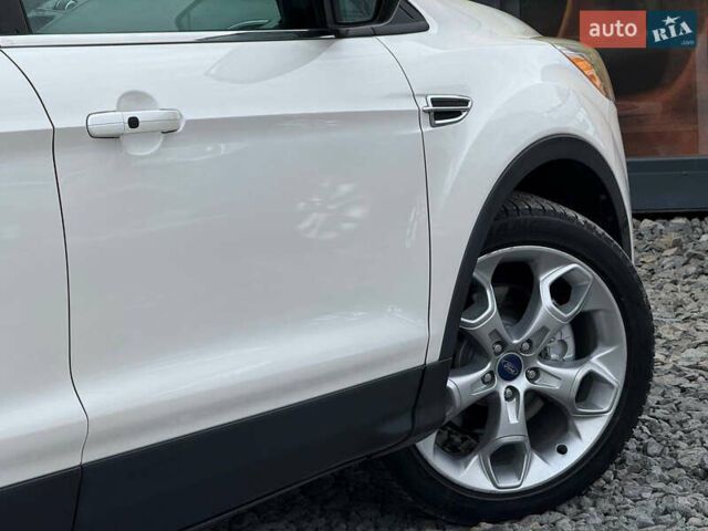 Белый Форд Эскейп, объемом двигателя 2 л и пробегом 179 тыс. км за 12600 $, фото 29 на Automoto.ua
