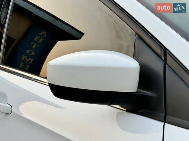 Белый Форд Эскейп, объемом двигателя 2 л и пробегом 140 тыс. км за 11400 $, фото 2 на Automoto.ua