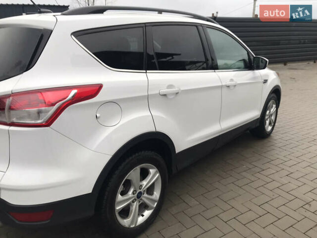 Белый Форд Эскейп, объемом двигателя 2 л и пробегом 185 тыс. км за 12800 $, фото 5 на Automoto.ua