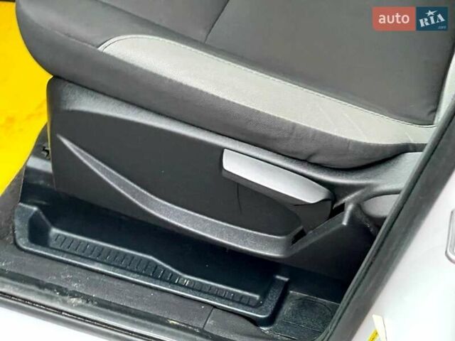 Форд Эскейп 2015 в Киеве на Automoto.ua Белый Форд Эскейп, объемом двигателя 2.5 л и пробегом 156 тыс. км за 10900 $, фото 28 на Automoto.ua