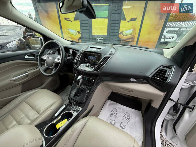 Белый Форд Эскейп, объемом двигателя 2 л и пробегом 179 тыс. км за 12600 $, фото 36 на Automoto.ua