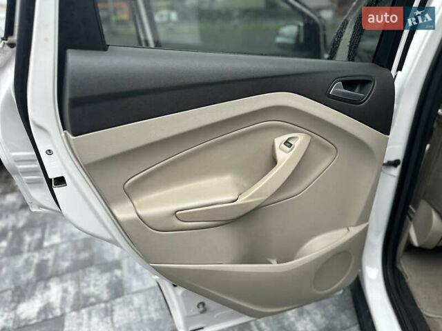 Белый Форд Эскейп, объемом двигателя 2 л и пробегом 183 тыс. км за 11800 $, фото 24 на Automoto.ua