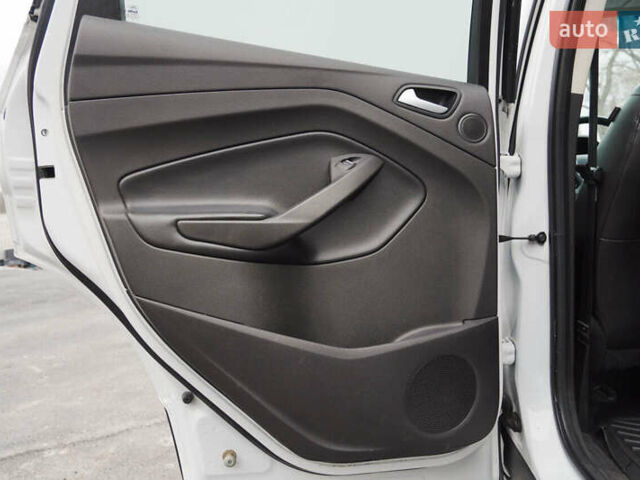 Белый Форд Эскейп, объемом двигателя 2 л и пробегом 180 тыс. км за 11600 $, фото 30 на Automoto.ua