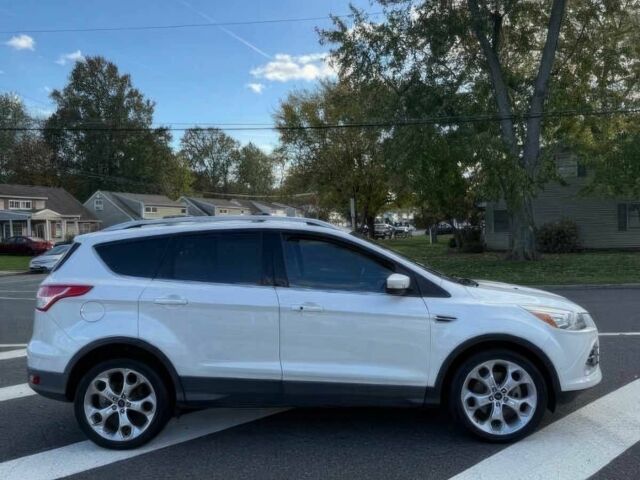 Белый Форд Эскейп, объемом двигателя 2 л и пробегом 75 тыс. км за 7000 $, фото 3 на Automoto.ua