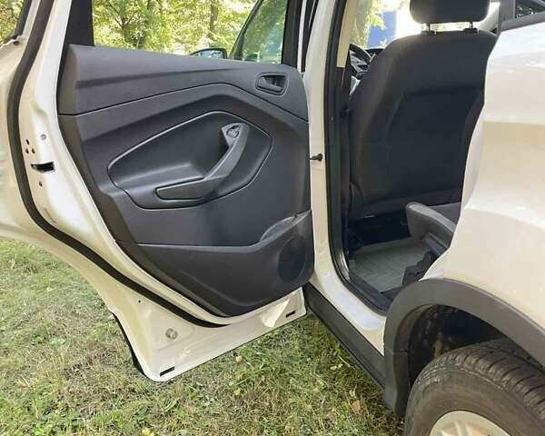 Белый Форд Эскейп, объемом двигателя 2.5 л и пробегом 99 тыс. км за 12800 $, фото 14 на Automoto.ua